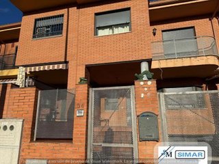 Casa adosada en venta en Los Robles en Seseña