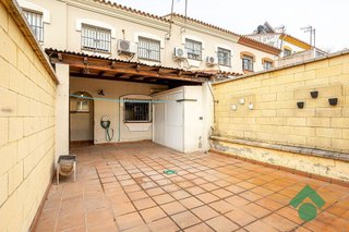 Casa adosada en venta en La Granja-La Colina-Los Pastores en Algeciras