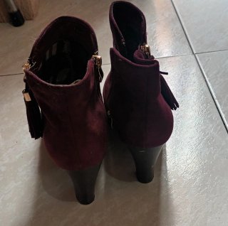Botines de tacón con flecos y cremallera
