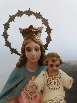 Virgen con Niño y Aureola. 37 altura
