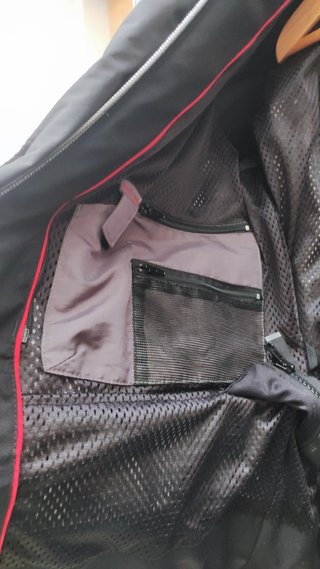 Chaqueta Moto hombre marca Dane en negro.