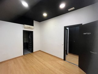 Local comercial en alquiler en Eixample Nord – La Devesa en Girona