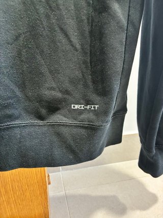 Sudadera Jordan Negra con Logo Rojo