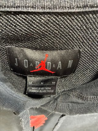 Sudadera Jordan Negra con Logo Rojo