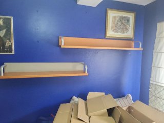 Estantería y mesa de estudio
