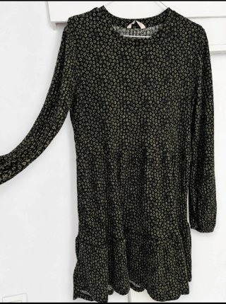 Vestido floral negro y verde