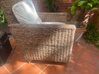 Sofá y sillón de jardín de fibras naturales