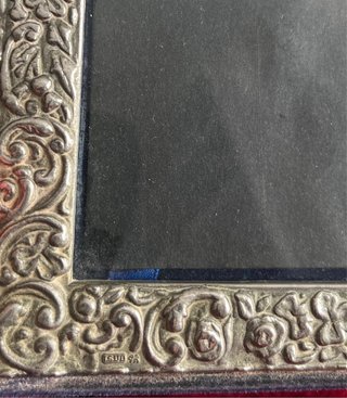 Marco de plata esterlina con relieve