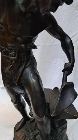 Figura antigua de calamina: Herrero