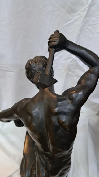 Figura antigua de calamina: Herrero