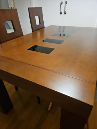 Mesa comedor extensible. Posibilidad de 4 sillas