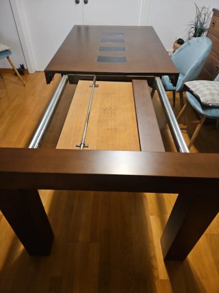 Mesa comedor extensible. Posibilidad de 4 sillas