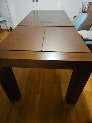Mesa comedor extensible. Posibilidad de 4 sillas