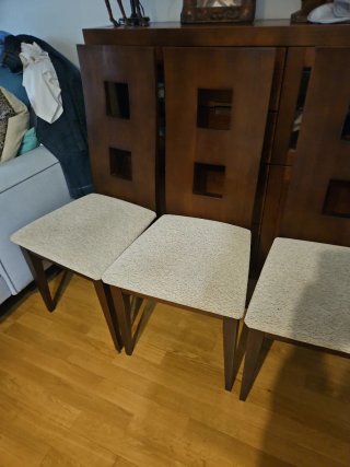 Mesa comedor extensible. Posibilidad de 4 sillas