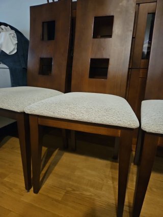 Mesa comedor extensible. Posibilidad de 4 sillas