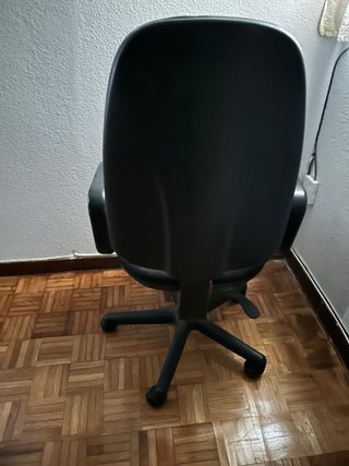 Silla de oficina negra
