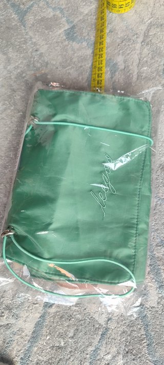Neceser de viaje o maquillaje verde nuevo 24cm