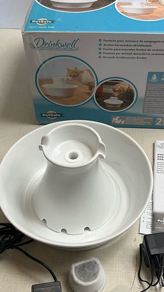 Fontana in ceramica per cani e gatti