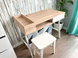 Escritorio madera y blanco