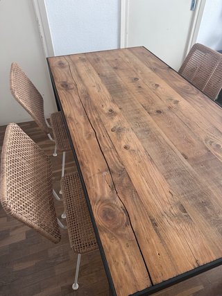 Mesa madera industrial + 4 sillas ratán