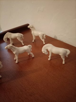 Caballitos de porcelana antiguos