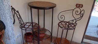 Mesa alta y 2 taburetes de FORJA