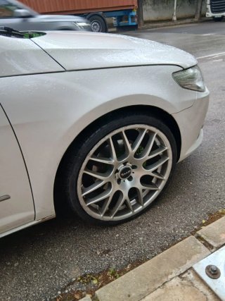 Llantas de aleación de 20.