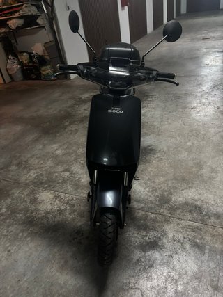 Moto eléctrica con tipo ciclomotor