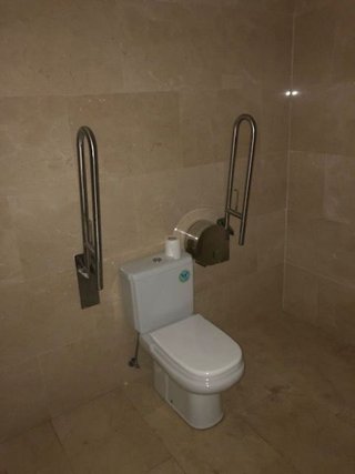 Local comercial en alquiler en Ensanche en Pamplona
