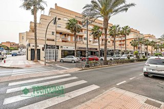 Local comercial en alquiler en Roquetas Centro en Roquetas de Mar