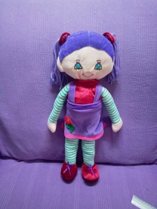 Muñeca de trapo grande morada