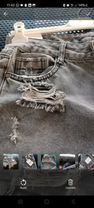 Pantaloncini jeans strappati 3 DESY