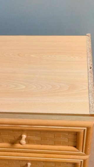 Cajonera de madera y mimbre