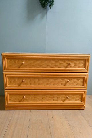 Cajonera de madera y mimbre