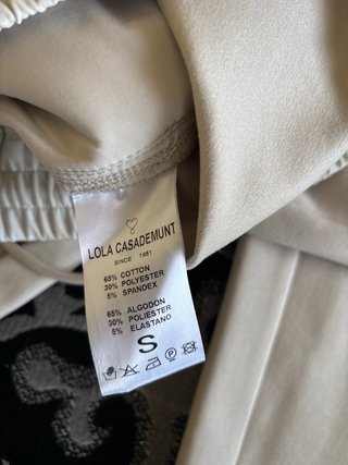 Traje Lola Casademunt Beige y Dorado