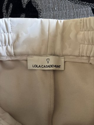 Traje Lola Casademunt Beige y Dorado
