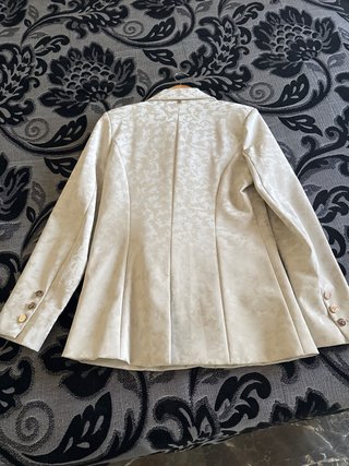 Traje Lola Casademunt Beige y Dorado