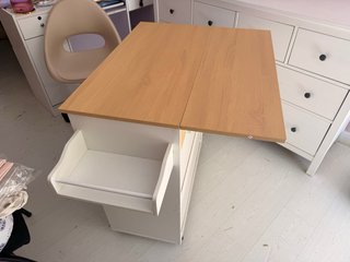 Mueble auxiliar madera y blanco