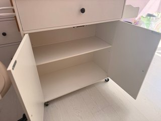 Mueble auxiliar madera y blanco