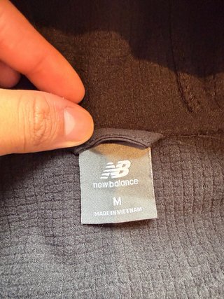 Chaqueta New Balance Negra y Roja
