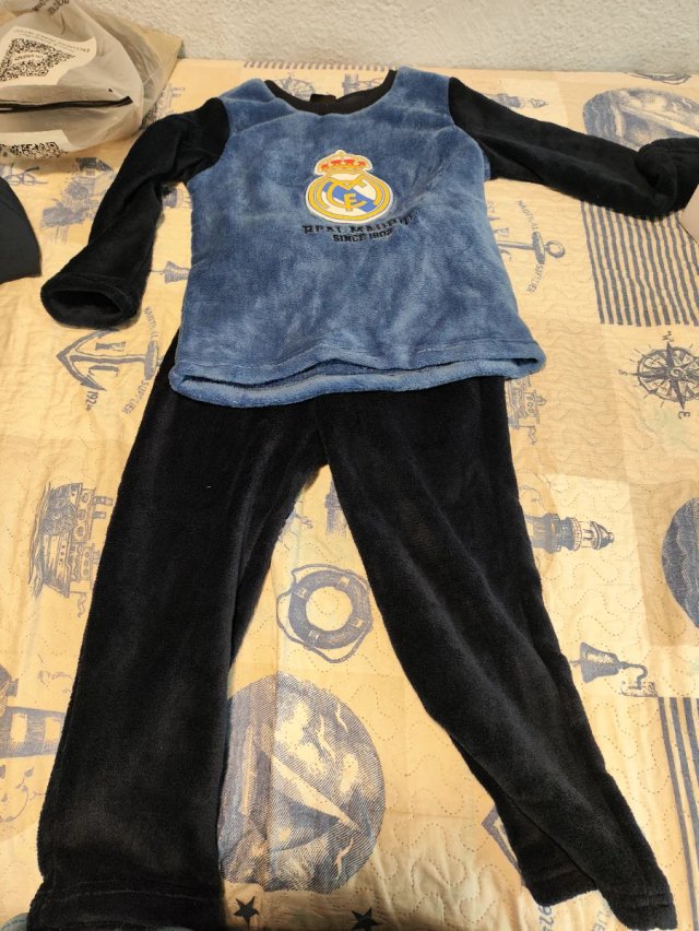 Pijama Real Madrid Coral Fleece talla 6 años