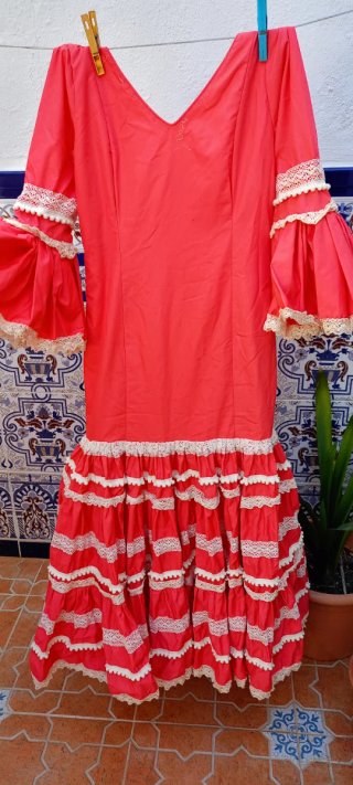 Traje de flamenca volantes y encaje