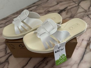 Ciabatte donna ONCAI bianche e beige
