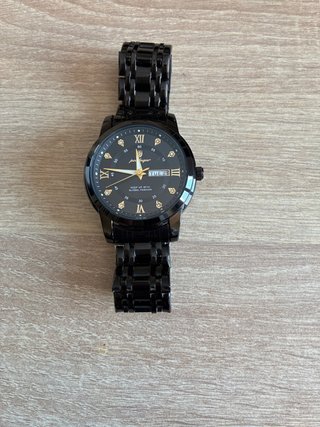 Reloj Negro y Dorado