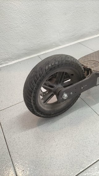 Patinete Eléctrico Negro ruedas mazizas