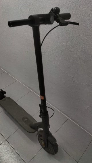Patinete Eléctrico Negro ruedas mazizas