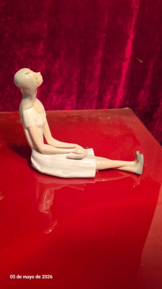Figura porcelana Lladro antigua mujer sentada