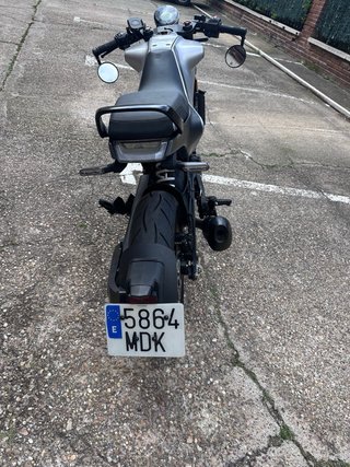 Husqvarna Vitpilen 401 Plata/Negra