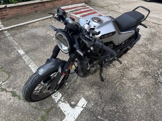 Husqvarna Vitpilen 401 Plata/Negra