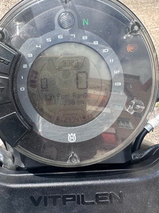 Husqvarna Vitpilen 401 Plata/Negra